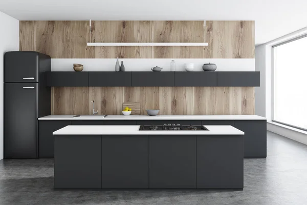 Intérieur de cuisine en bois, comptoirs noirs, bar — Photo