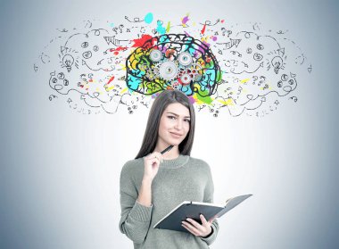 Gülümseyen kadın bir planlayıcısı ile beyin cog