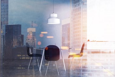 Tonda gri yemek odası iç, siyah sandalye