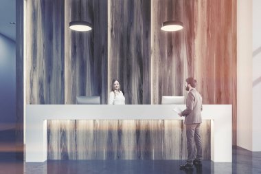 Ahşap modern ofis portre insanlar resepsiyonda