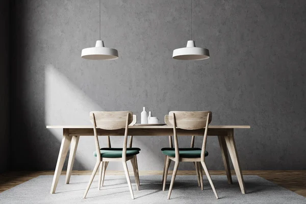 Интерьер бетонной столовой, деревянные стулья — стоковое фото