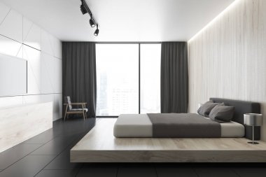 Beyaz çatı katı yatak odası ile bir Tv seti, bir yandan görünüm