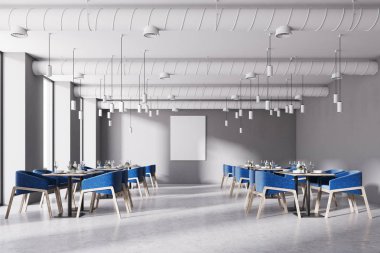 İç bir çatı kafe, mavi sandalye ve bir poster