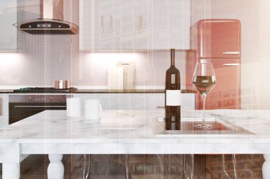 Tonlu beyaz mermer mutfak ada, kırmızı buzdolabı