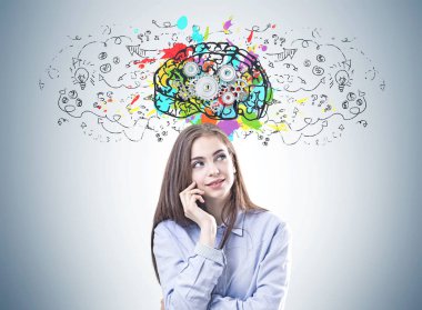 Mavi gömlekli, cog beyin rüya gibi genç kadın