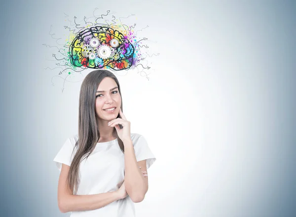 Retrato de mulher jovem positivo, cérebro de engrenagem — Fotografia de Stock