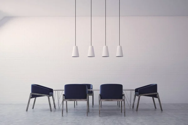Interior de la sala de reuniones blanca, sillas negras — Foto de Stock