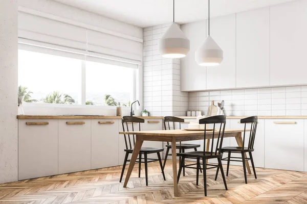 Canto da cozinha branca e sala de jantar — Fotografia de Stock