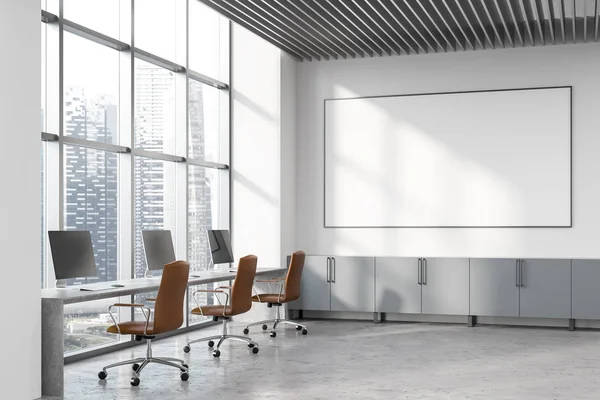 Loft weiße Großraum-Büroecke, Whiteboard — Stockfoto