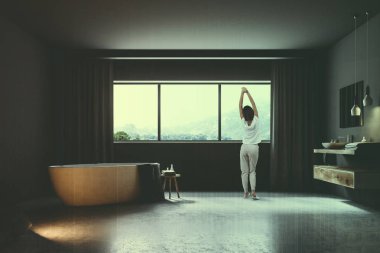 Gri tonda perdeler ile banyo