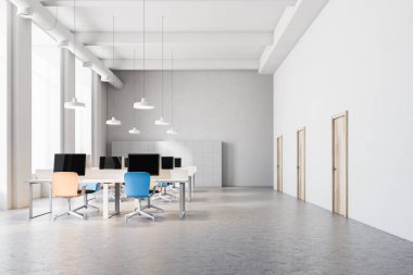 Turuncu ve mavi sandalye ofis iç