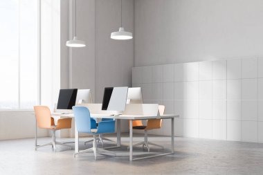 Turuncu ve mavi köşe ofis mobilyaları