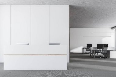 Modern ofis masasında beyaz recption