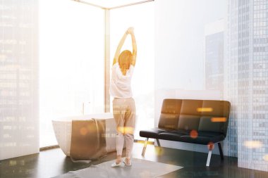 Beyaz tonlu bir tezgah Küvetli