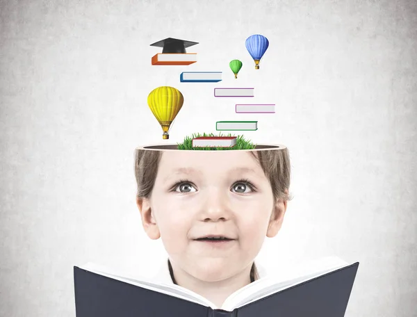 Söt liten pojke med en bok, utbildning — Stockfoto