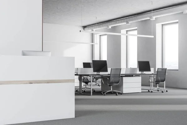 Witte recption Bureau in moderne kantoor zijaanzicht — Stockfoto