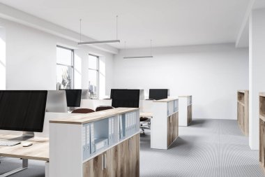 Beyaz duvar açık alan office köşe bilgisayar masaları satırlarının bir beton zemin, büyük pencereler ile. 3D render alay