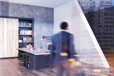 Bir ahşap zemin, gri duvarlar, büyük bir tablo ile bir sandalye ve bir kitaplık Yöneticisi office köşe. İşadamı 3d render sahte tonlu görüntü çift pozlama kadar bulanık