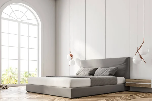 Weiße Gewölbte Fenster Schlafzimmerecke Mit Einem King Size Bett Und — Stockfoto
