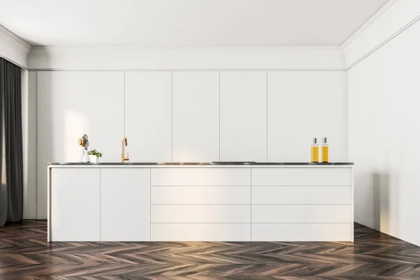 Minimalistyczne Białe Kuchnia Wnętrz Ciemne Drewniane Podłogi Białe Blaty Wbudowanym — Zdjęcie stockowe