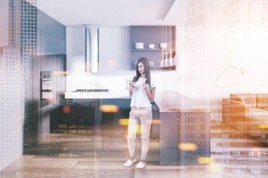 Beyaz ve gri mutfak ve oturma odası tonda