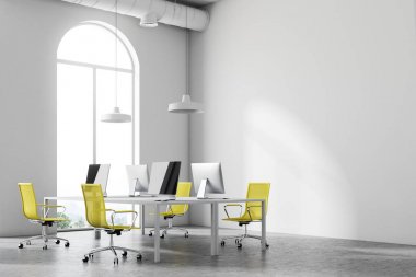 Minimalist sarı koltuğu ofis köşe yakın çekim