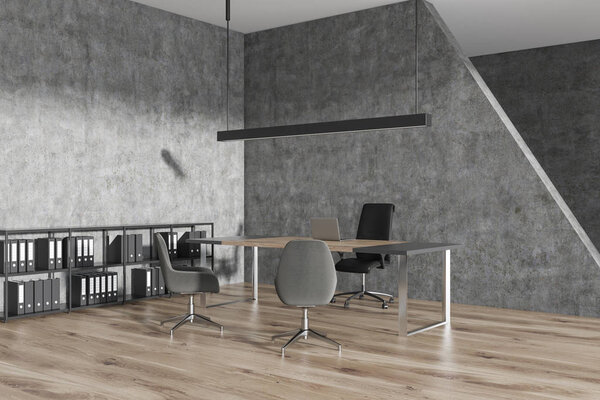 Серый офис менеджера, книжный шкаф
