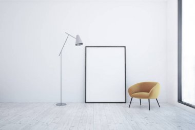 Beyaz oturma odası, sarı koltuk ve poster çatı