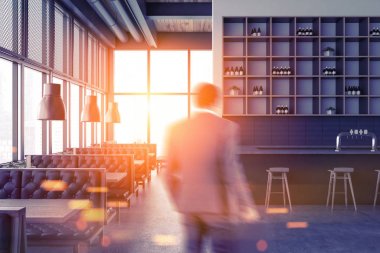 Çatı bar iç, şarap raflar tonda