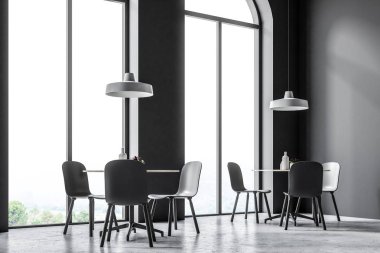 Koyu gri kafe, yan görünüm