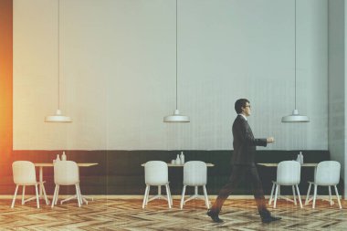 Yeşil kanepe kafe iç çift pozlama