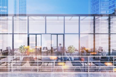 Çatıda, büyük kent yaşamının modern Restoran