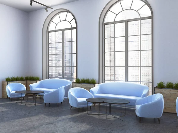 Interior de café estilo Eco, poltronas azuis e sofás — Fotografia de Stock