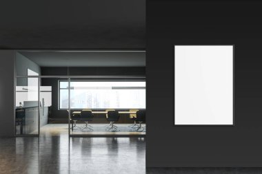 Gri ve cam konferans odası posterli.