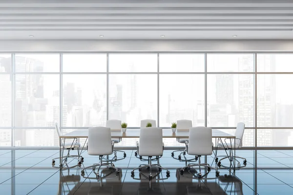 Panoramik beyaz tavan toplantı odasının içi — Stok fotoğraf