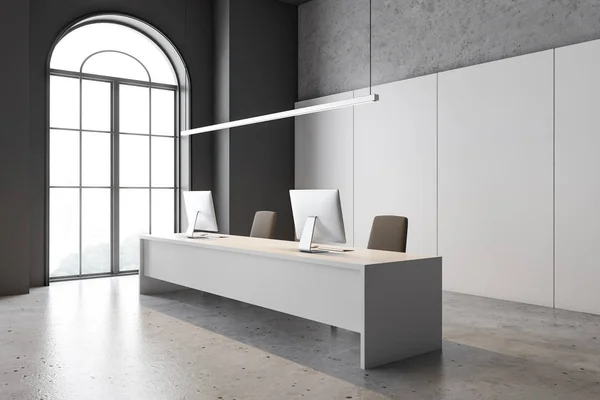 Tavolo computer in bianco e grigio angolo ufficio — Foto Stock