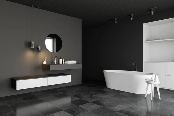 Coin salle de bain blanc et gris, baignoire et lavabo — Photo