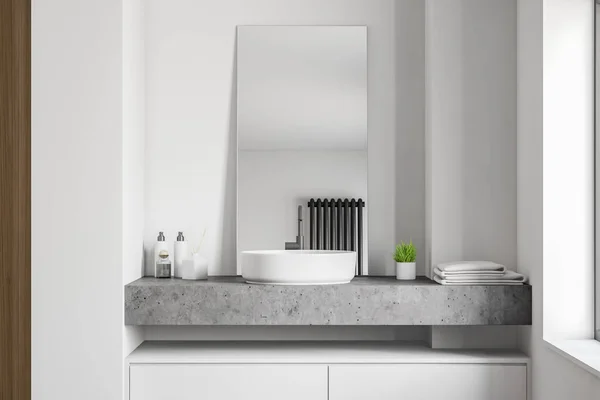 Zbliżenie umywalka w białej łazience — Zdjęcie stockowe