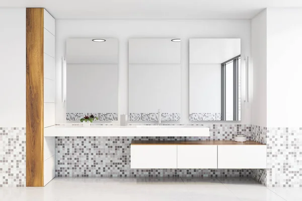 Bianco e mosaico bagno interno con lavabo — Foto Stock