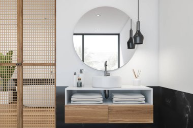 Siyah mermer ve beyaz banyo, küvet ve lavabo