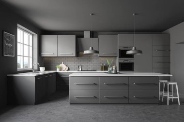 Koyu gri mutfak iç kısmı bar ve resimli.