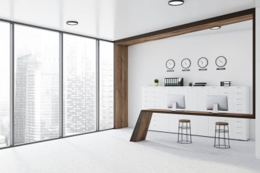 Beyaz ve ahşap köşeli saatler.