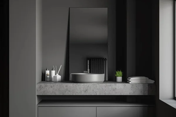 Primer plano del fregadero en baño gris — Foto de Stock