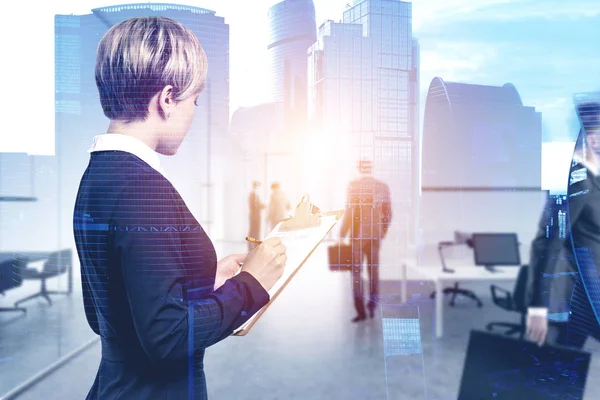 Woman with clipboard and team in Moscow city — Stock Photo, Image