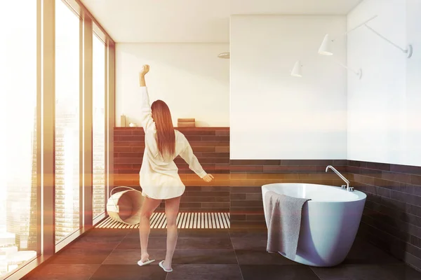 Woman in white and gray bathroom with shower — Stockfoto