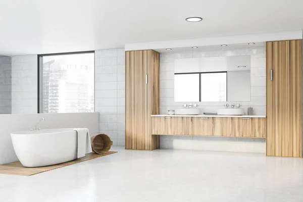 Weiße Fliesen Badezimmerecke, Waschbecken und Badewanne — Stockfoto