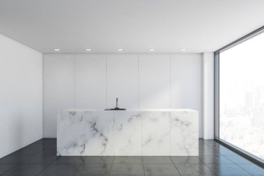 Beyaz mutfak içi mermer tezgahlı.