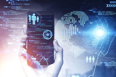 Akıllı telefonlu kadın eli, büyük veri arayüzü