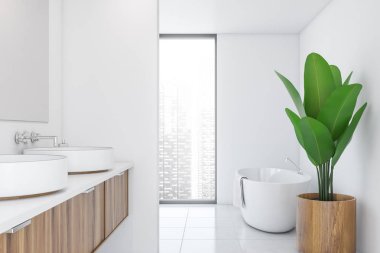 Bitkilerle dolu beyaz modern banyo.