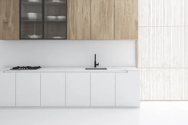 Cucina interna bianca con armadi in legno — Foto Stock